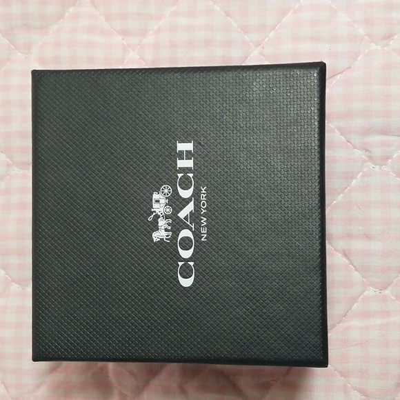 Disney x Coach Black Minnie Mouse Watch - Picture 5 of 6
